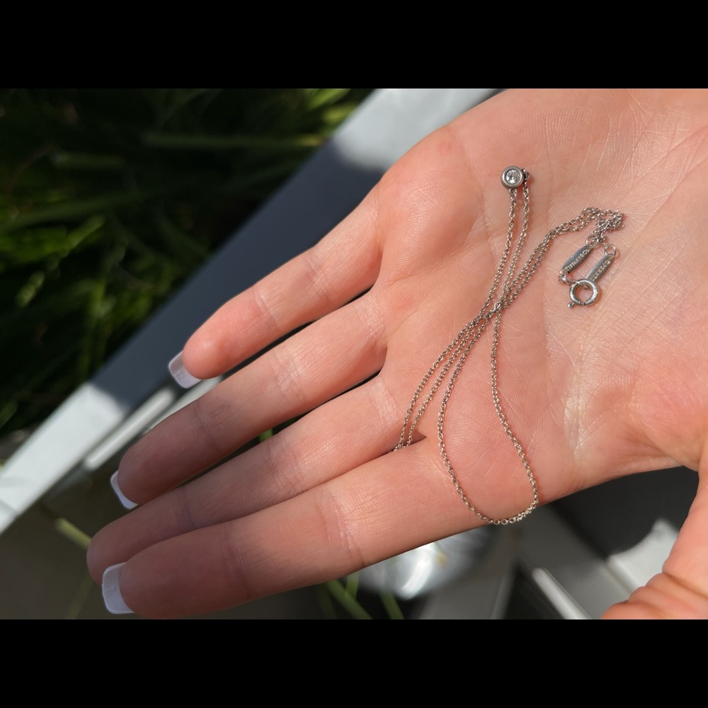 Beautiful solitaire diamond necklace Tiffany & Co